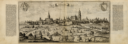 136041 Profiel van de stad Utrecht uit het westen gezien tijdens het hooien van het land op de voorgrond. In de lucht ...